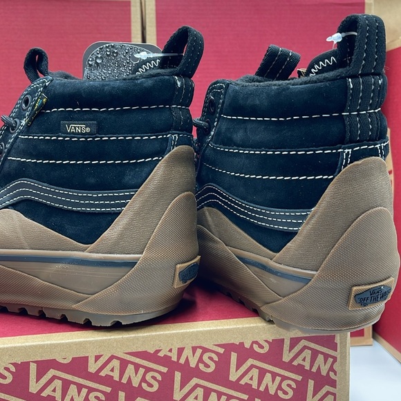 Vans Women’s Sk8-Hi Dip Mte-2
Black/Gum
VN0009QKB9M
Boots Cold Weather Sneakers - Picture 15 of 16